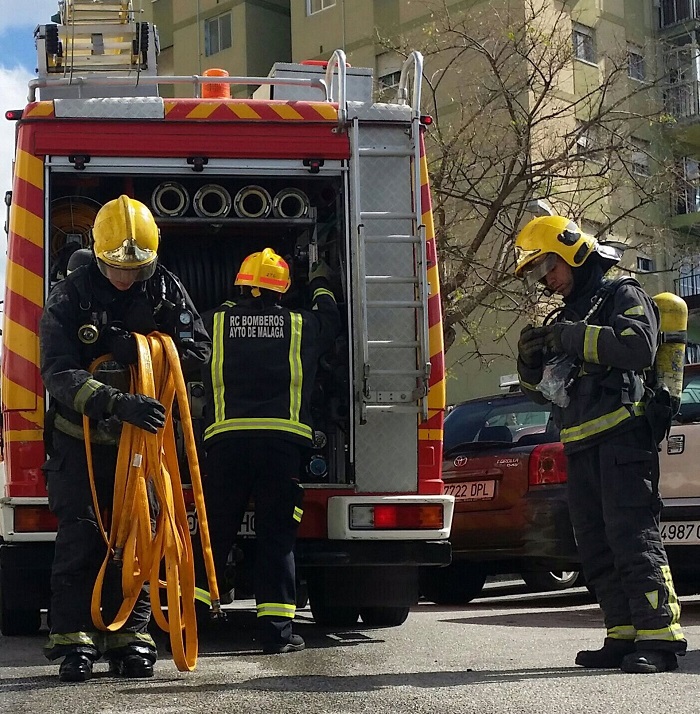 Un incendio sin heridos deja una vivienda calcinada en la capital